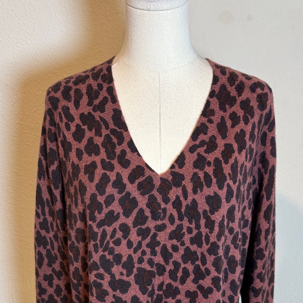 27 Miles V-Neck Cashmere Leopard Print Sweater size Large - Picture 2 of 12